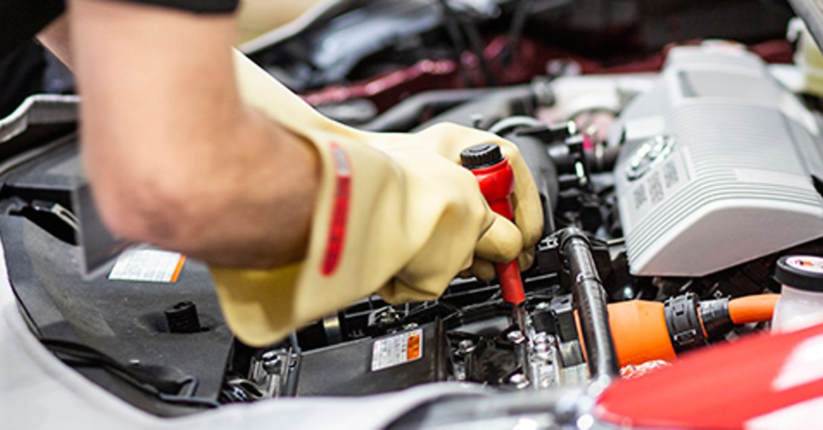 Mercedes-Benz techs